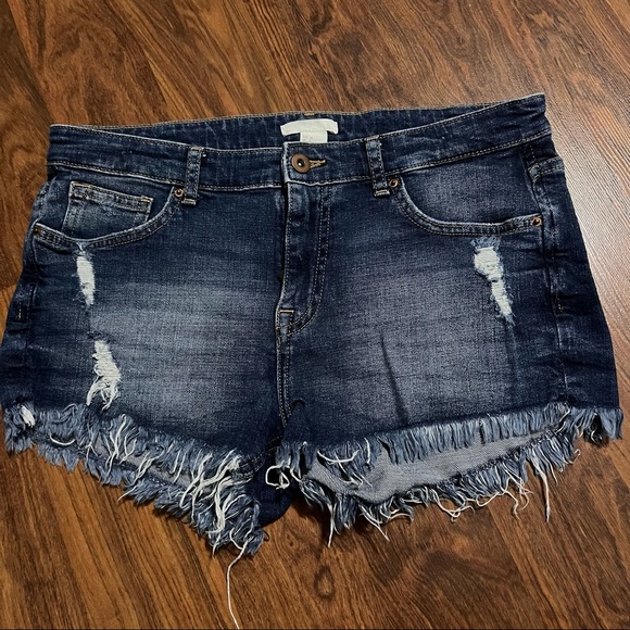 H&M Cutoff Shorts - Picture 1 of 4